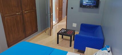Royal Blue Guest House & Bar