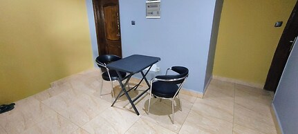 Royal Blue Guest House & Bar
