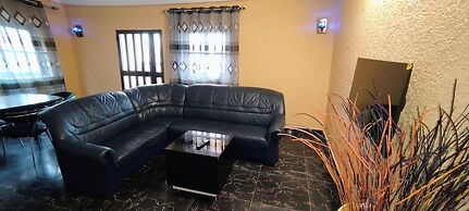 Royal Blue Guest House & Bar