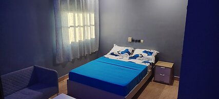 Royal Blue Guest House & Bar