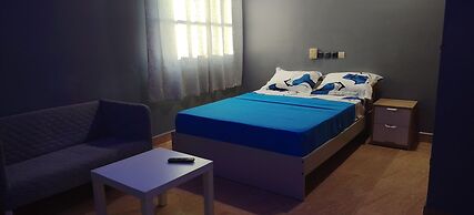 Royal Blue Guest House & Bar