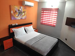 Royal Blue Guest House & Bar