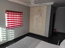 Royal Blue Guest House & Bar