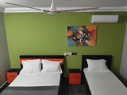 Royal Blue Guest House & Bar