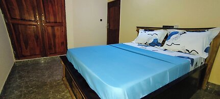 Royal Blue Guest House & Bar