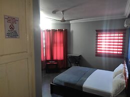 Royal Blue Guest House & Bar