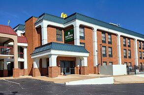 HomeTowne Studios by Red Roof Prattville