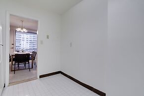 Elegant apt with great Crystal City view