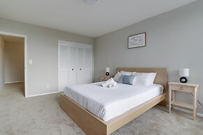 Bright Comfort in DC Apts