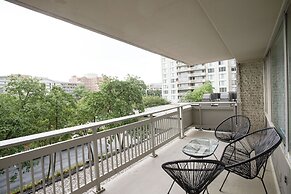 Bright Comfort in DC Apts