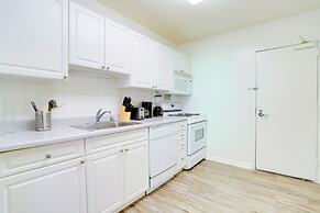 Bright Comfort in DC Apts