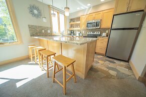 Argentine Court 1516