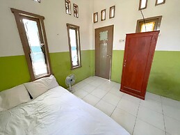 OYO Life 93075 Nova Jaya 2 Homestay Syariah