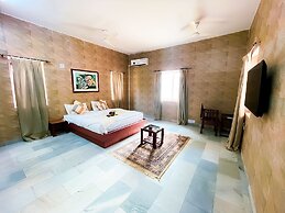 Roomshala 131 Willow Woods Farmhouse