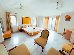 Roomshala 131 Willow Woods Farmhouse