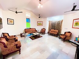 Roomshala 131 Willow Woods Farmhouse
