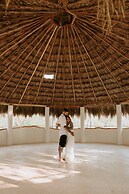 Room in Lodge - Unique Jungle Dome 2 Queen Beds