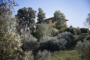 Villa Pacini - Just 1,8 km Outside Lucca Wall - Pool