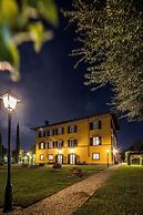 Villa Pacini - Just 1,8 km Outside Lucca Wall - Pool