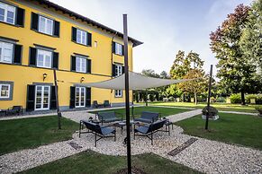 Villa Pacini - Just 1,8 km Outside Lucca Wall - Pool