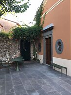 Villa Pacini - Just 1,8 km Outside Lucca Wall - Pool