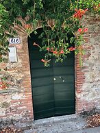 Villa Pacini - Just 1,8 km Outside Lucca Wall - Pool