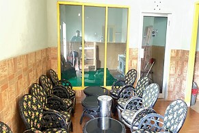OYO 93119 Guest House Leo Patra