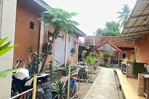 OYO 93119 Guest House Leo Patra