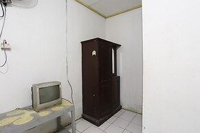 OYO 93119 Guest House Leo Patra