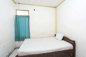 OYO 93119 Guest House Leo Patra