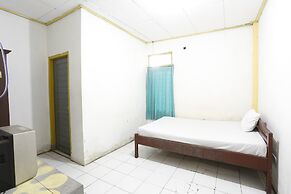 OYO 93119 Guest House Leo Patra