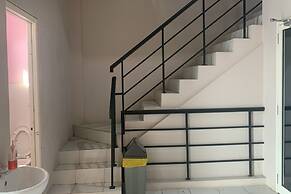 OYO 93122 Pondok Puti Sartika SyariahNearPasar Jum'at Aluh Aluh