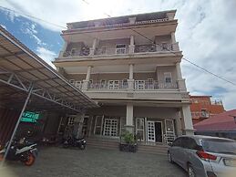 OYO 93122 Pondok Puti Sartika SyariahNearPasar Jum'at Aluh Aluh