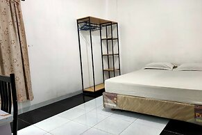 OYO 93122 Pondok Puti Sartika SyariahNearPasar Jum'at Aluh Aluh