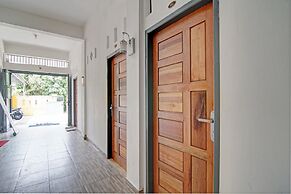 OYO 93127 Penginapan Budhe Sri