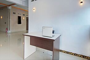 OYO 93127 Penginapan Budhe Sri