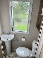 Homely 2 bed Chalet Tuxford