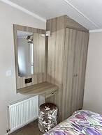 Homely 2 bed Chalet Tuxford