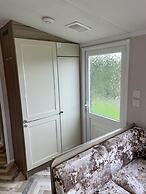 Homely 2 bed Chalet Tuxford