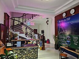 Frontier Hostel & Tours