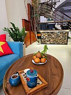 Frontier Hostel & Tours