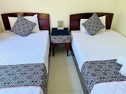 Frontier Hostel & Tours