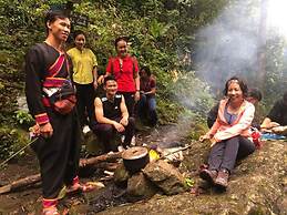 Frontier Hostel & Tours