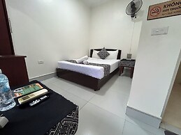 Frontier Hostel & Tours