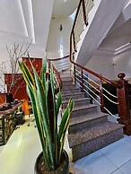 Frontier Hostel & Tours