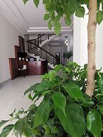 Frontier Hostel & Tours