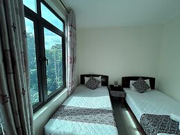 Frontier Hostel & Tours