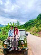 Frontier Hostel & Tours