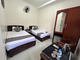 Frontier Hostel & Tours