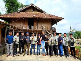 Frontier Hostel & Tours